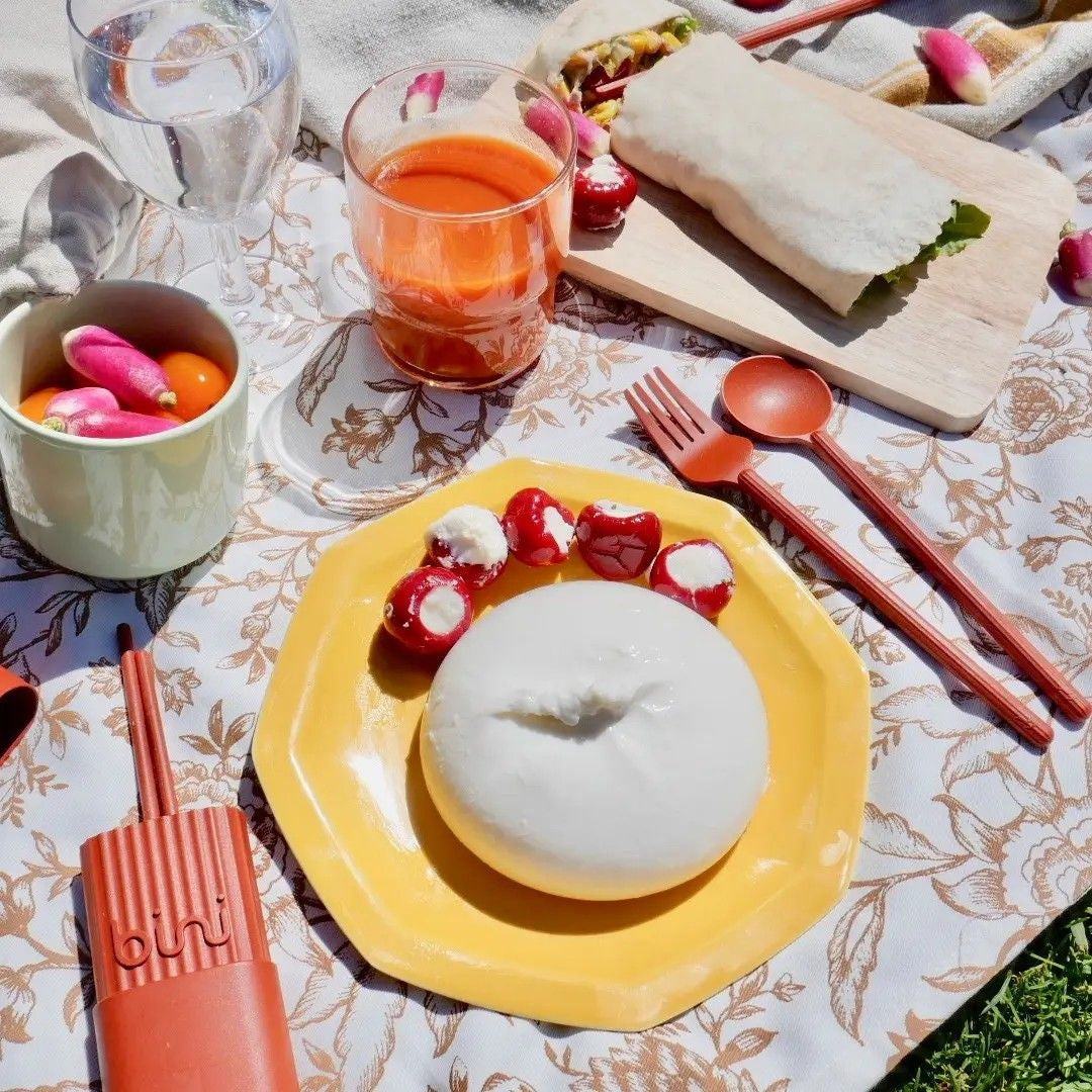 Minimalistyczny zestaw sztućców Bini w etui w czerwonym odcieniu