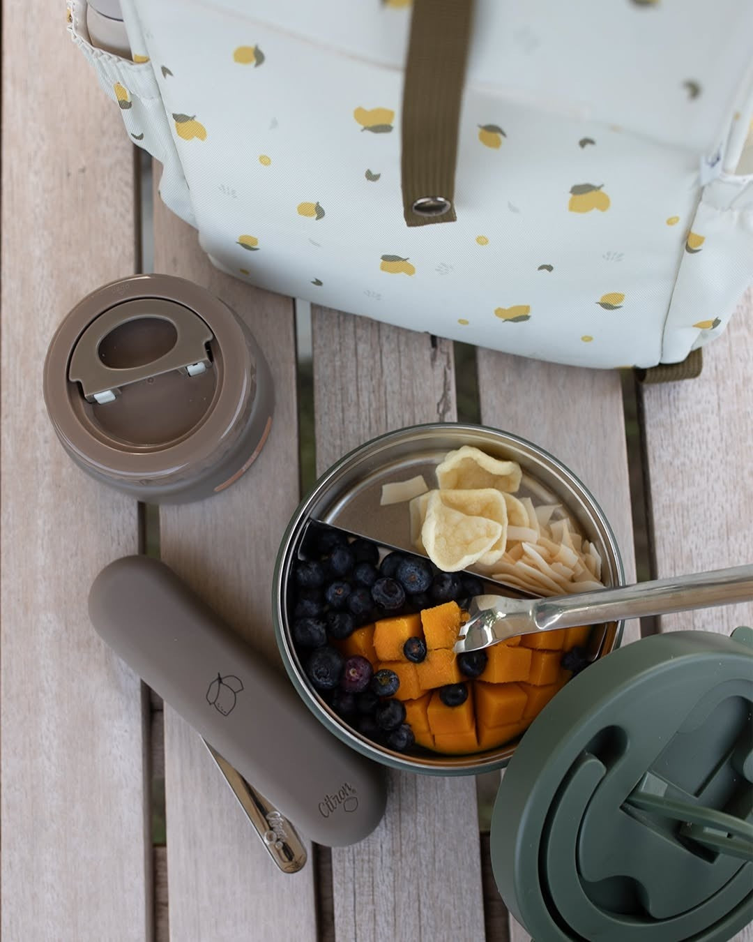 Zestaw sztućców Citron Brown ze stali nierdzewnej 304 z silikonowym etui, kompaktowy, bez BPA, idealny do lunch boxa, kolor: brązowy
