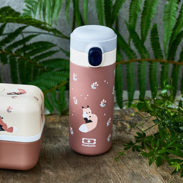 Kubek termiczny dla dzieci Monbento Pop Fox – kompaktowy, poręczny i bezpieczny. Z izolacją próżniową, szczelny i wygodny do szkoły i na wycieczki, wzór: lis