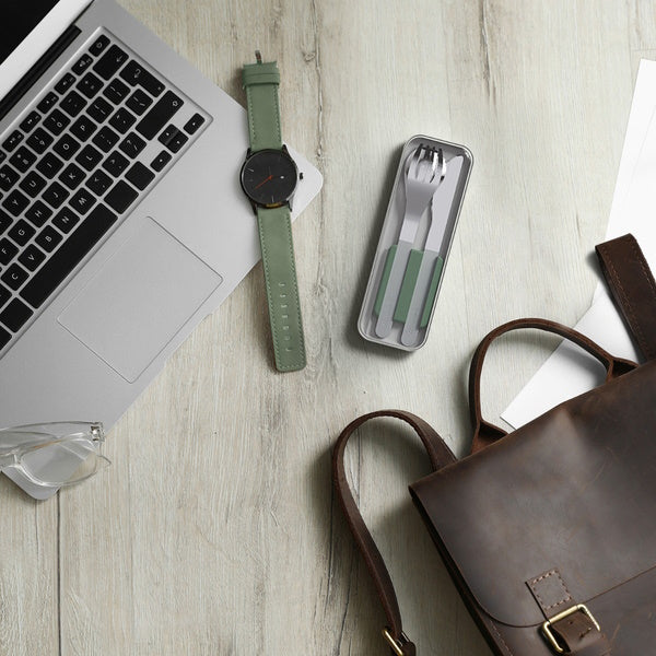 Monbento Slim Box Natural Green – stalowe, kompaktowe sztućce w etui, idealne do lunchboxa i podróży, kolor: zielony