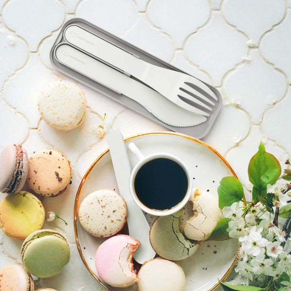 Monbento Pocket Color Natural – zestaw 3w1 sztućców z etui, lekki, wielorazowy, bez BPA, idealny w podróży, kolor: biały