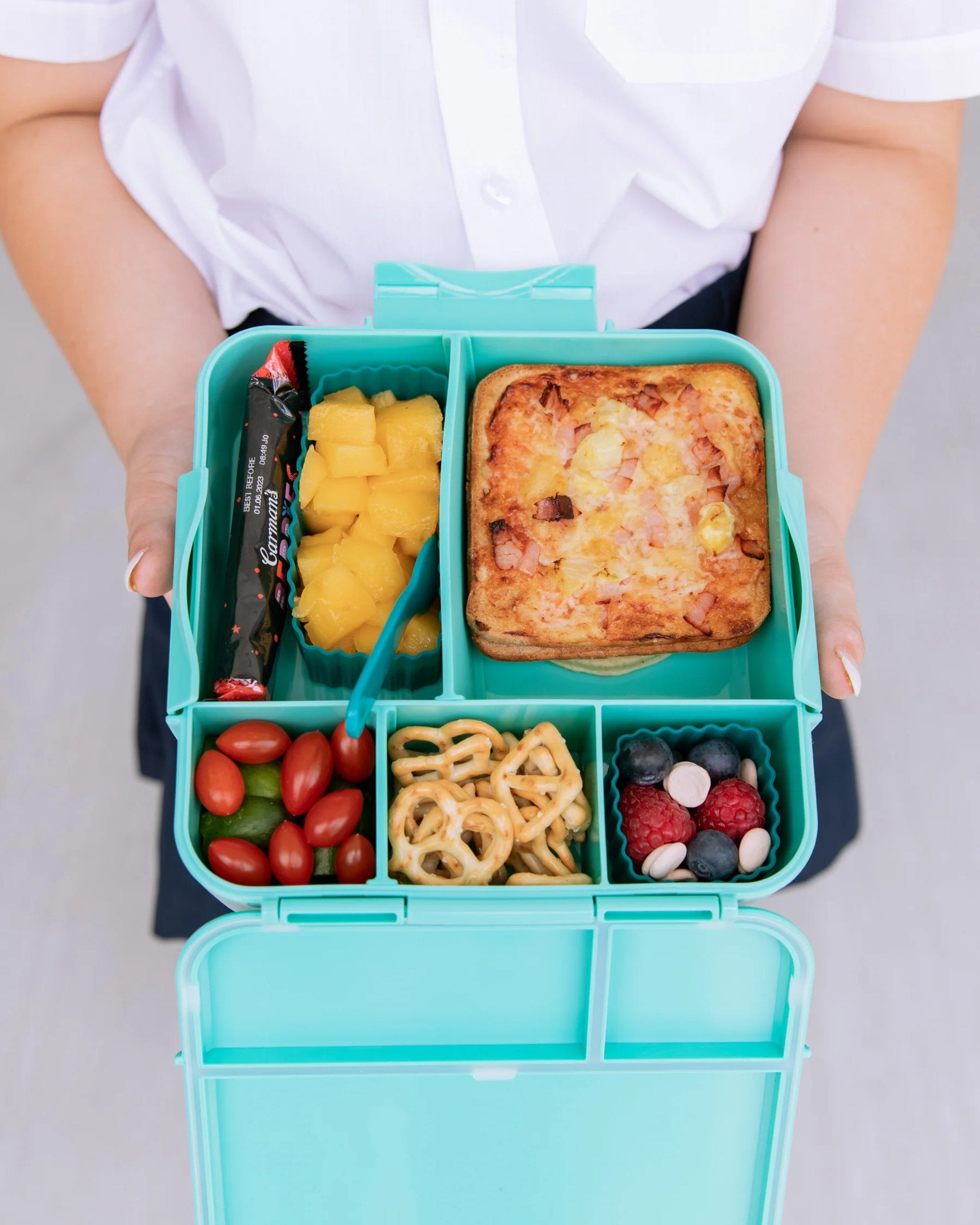 Silikonowe foremki MontiiCo Pine – idealne do rozdzielania przekąsek w lunchboxie dziecka, na owoce, orzeszki, sery i inne przekąski, kolor: zielony
