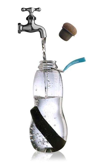 BLACK+BLUM EAU GOOD szklana butelka z filtrem na wodę 800 ml, niebieska Black+Blum Water Bottles | TwójLunchBox