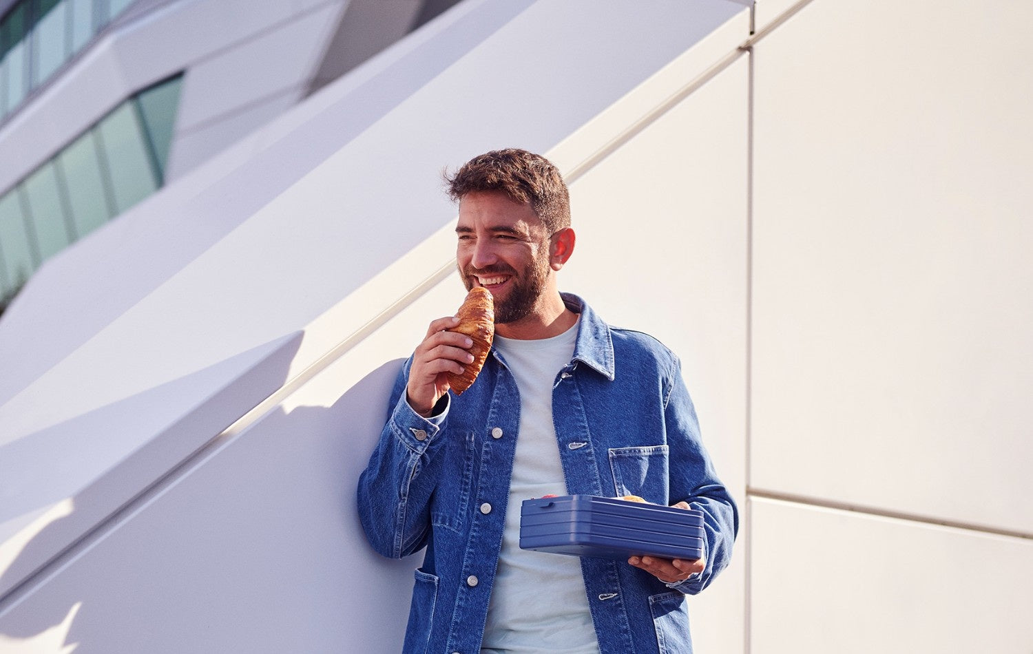 Bento box Take a Break Midi Mepal - czerwony lunch box, na drugie śniadanie, z widelcem i przegródkami, wyprodukowano w Holandii