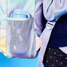 Bidon dla dzieci Ion8 Pod Bumble Bees 350 ml z pszczołami – szczelny, lekki i otwierany na klik. Kolor: niebieski