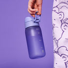 Bidon dla dzieci Ion8 Pod Playful Periwinkle 350 ml – szczelny, lekki i otwierany na klik. Kolor: fioletowy