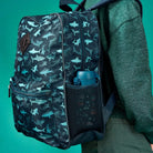 Bidon dla dzieci Ion8 Pod Rescue Vehicles 350 ml z pojazdami ratowniczymi – szczelny, lekki i otwierany na klik.
