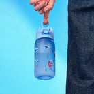 Bidon dla dzieci Ion8 Pod Shark 350 ml – szczelny, lekki i otwierany na klik