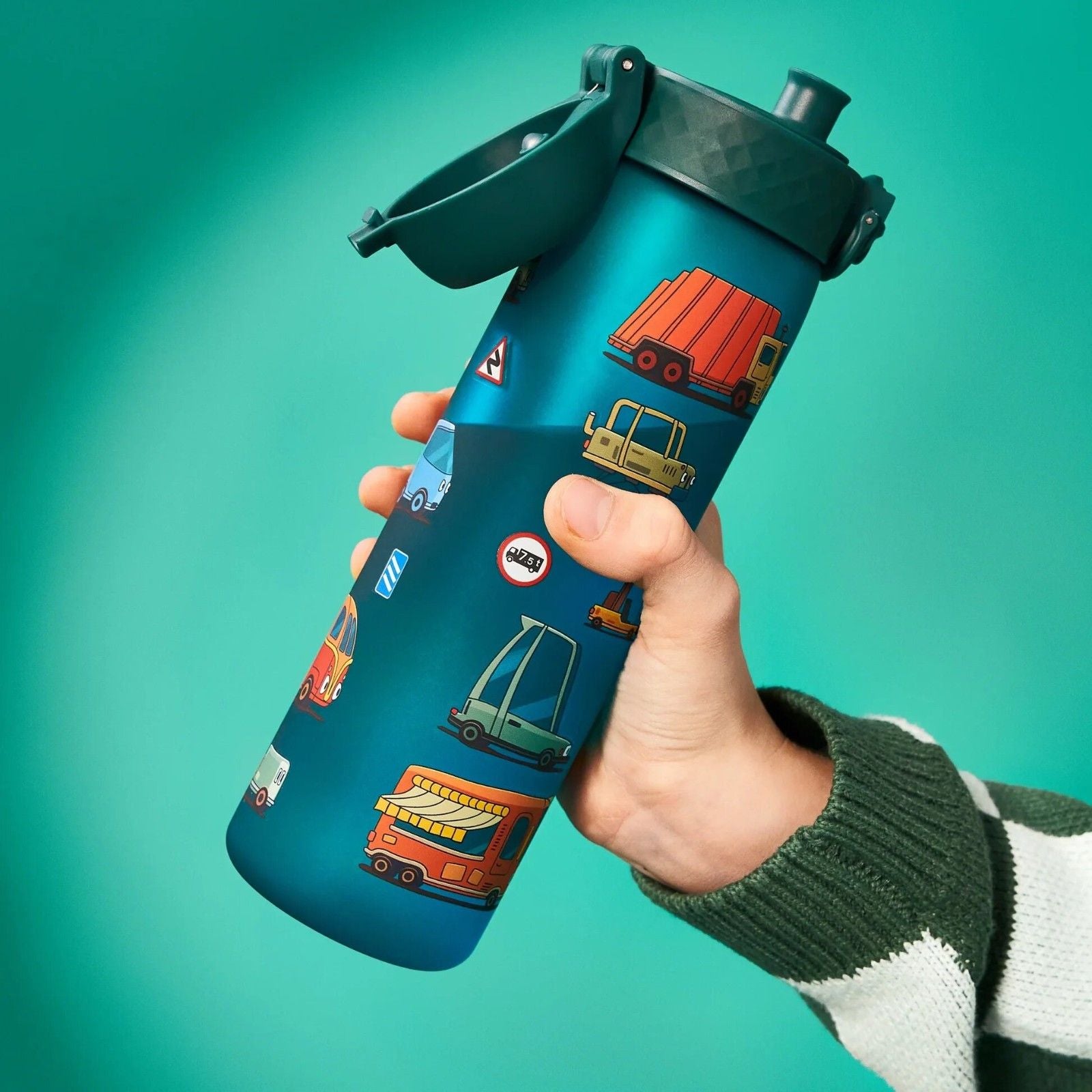 Bidon dla dzieci 500 ml Ion8 Automobile – lekki, nietoksyczny,  z ustnikiem i klapką, idealny do plecaka i samochodu