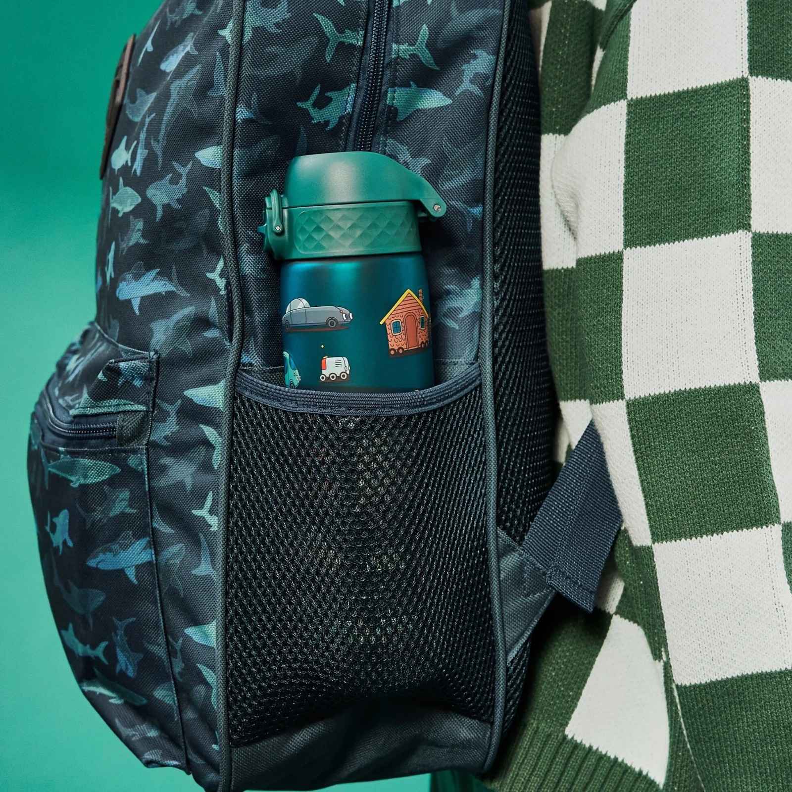 Bidon dla dzieci 500 ml Ion8 Automobile – lekki, nietoksyczny,  z ustnikiem i klapką, idealny do plecaka i samochodu