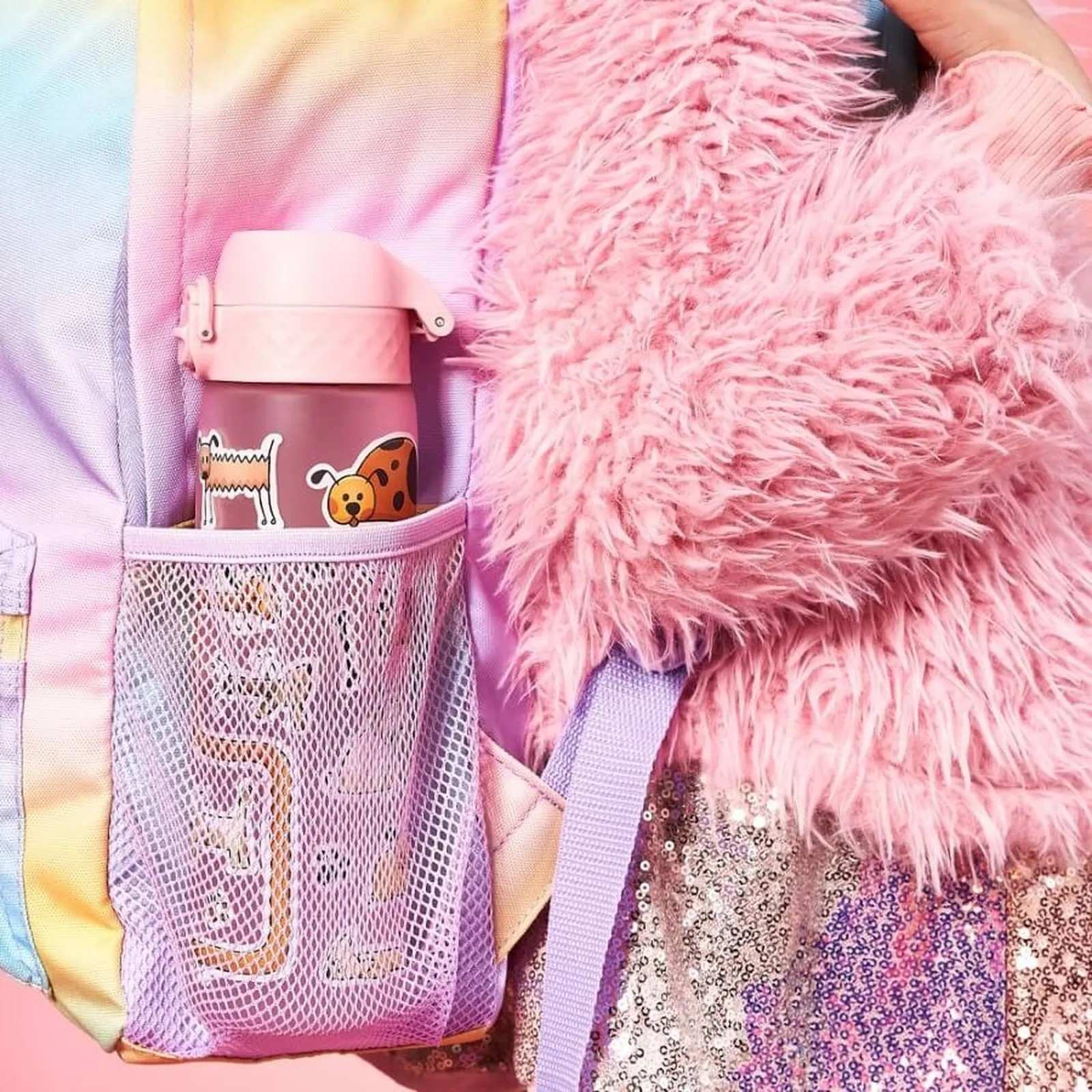 Bidon dla dzieci 500 ml Ion8 Dogs – lekki, nietoksyczny,  z ustnikiem i klapką, idealny do plecaka i samochodu, wzór: pieski