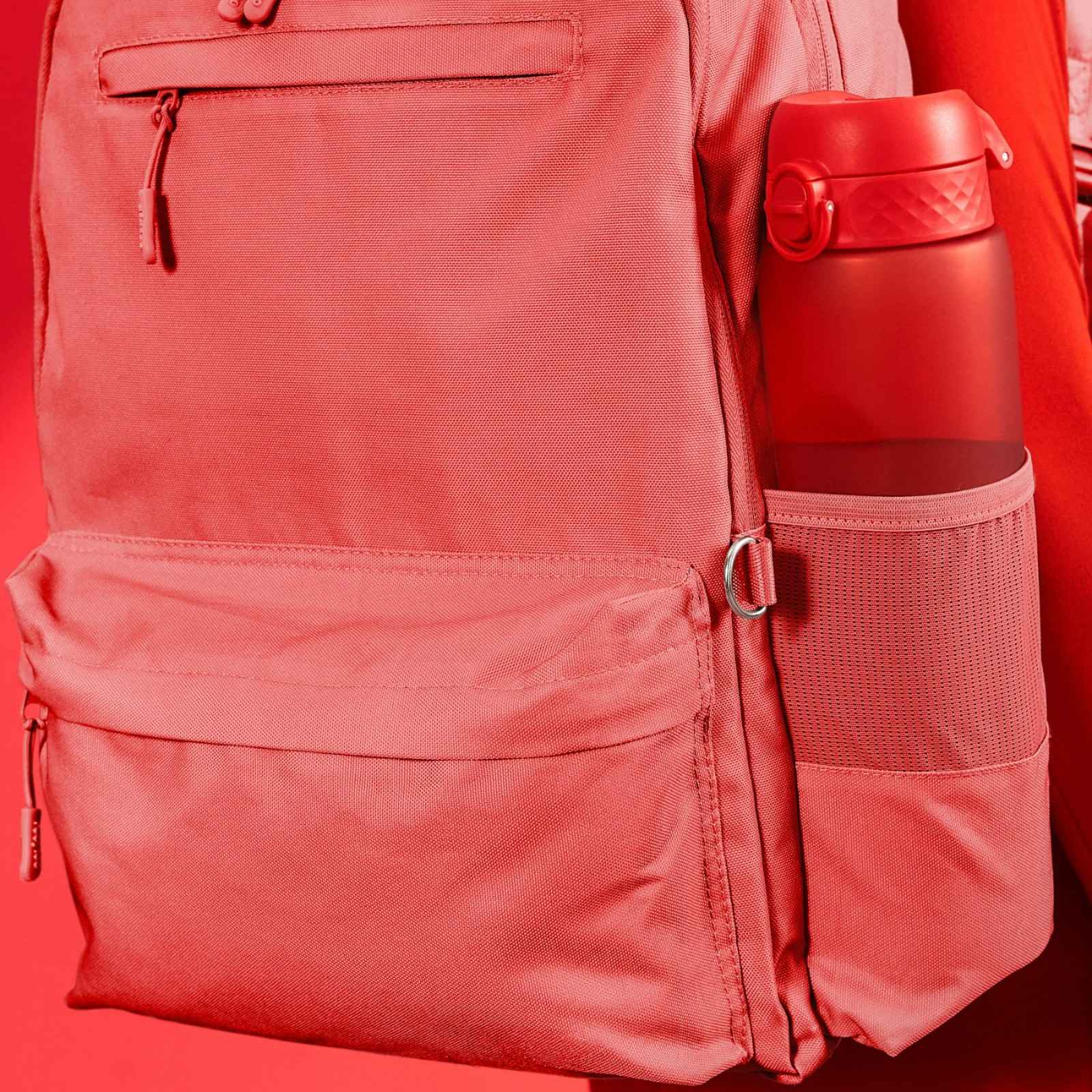 ION8 Slim Red 1000 ml – litrowa butelka sportowa na wodę z blokadą pokrywy