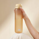 Bidon na wodę 1 l Ion8 Desert – lekki, nietoksyczny, z ustnikiem i klapką, idealny do plecaka i samochodu, kolor: beżowy