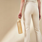 Bidon na wodę 1 l Ion8 Desert – lekki, nietoksyczny, z ustnikiem i klapką, idealny do plecaka i samochodu, kolor: beżowy