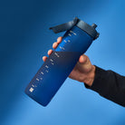 Bidon na wodę 1 l Ion8 Navy – lekki, nietoksyczny, z ustnikiem i klapką, idealny do plecaka i samochodu, kolor: granatowy