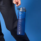 Bidon na wodę 1 l Ion8 Navy – lekki, nietoksyczny, z ustnikiem i klapką, idealny do plecaka i samochodu, kolor: granatowy