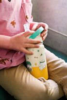 Bidon termiczny dla dzieci The Cotton Cloud – utrzymuje ciepło i zimno, z silikonową słomką i uchwytem, wzór: pieski