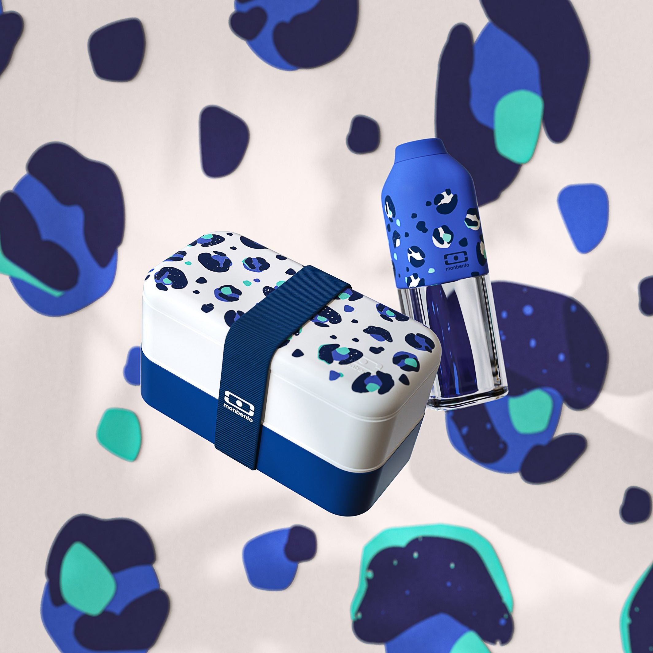 Monbento Positive M – ultralekka butelka 500 ml z tritanu. Trwała, kompaktowa, bez BPA, idealna do torby czy plecaka, wzór: blue leopard