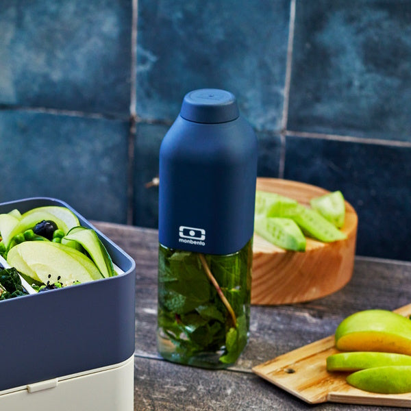 Monbento Positive M – ultralekka butelka 500 ml z tritanu. Trwała, kompaktowa, bez BPA, idealna do torby czy plecaka, wzór: infinity