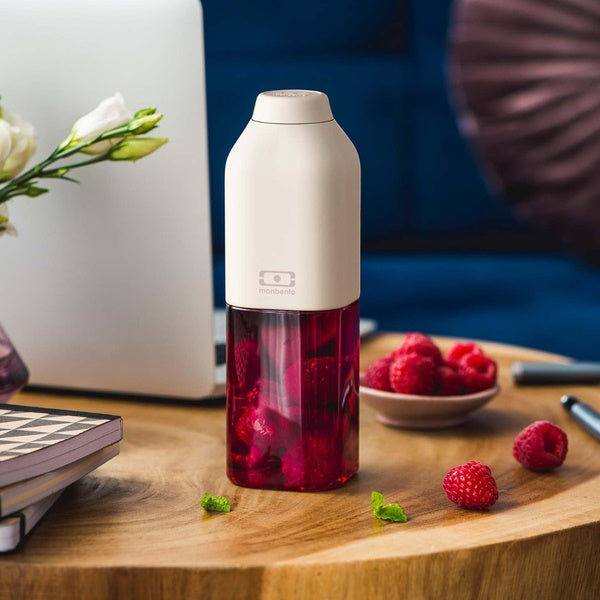 Monbento Positive M – ultralekka butelka 500 ml z tritanu. Trwała, kompaktowa, bez BPA, idealna do torby czy plecaka, wzór: natural