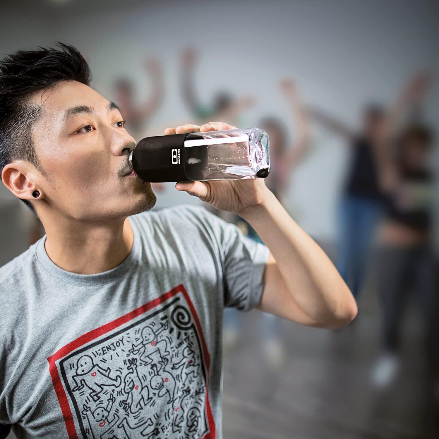 Kwadratowy czarny bidon bento Monbento Positive M 500 ml do pracy i biura