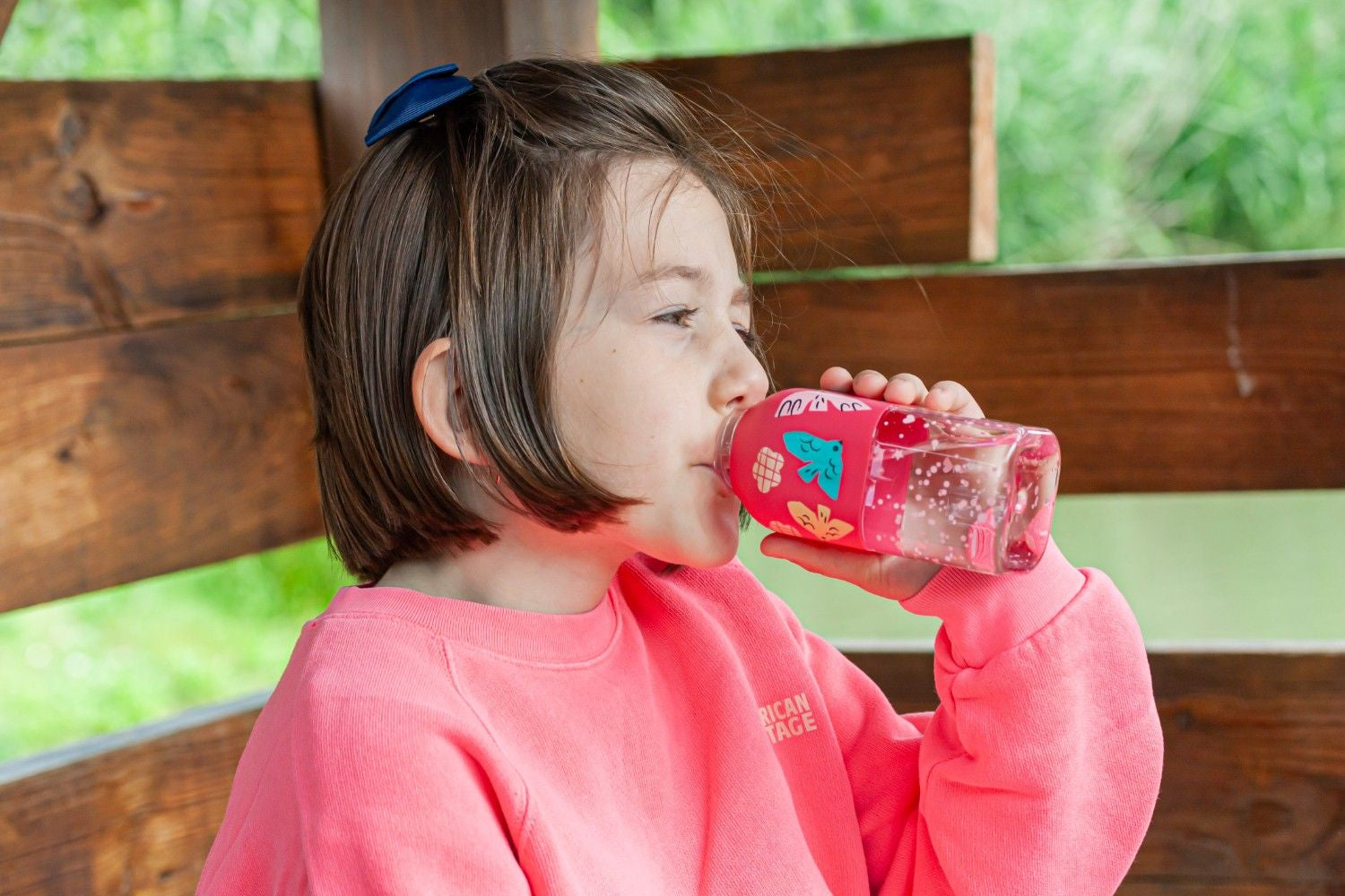 Różowy kwadratowy bidon dla dzieci Monbento Positive S 330 ml Pink Birds