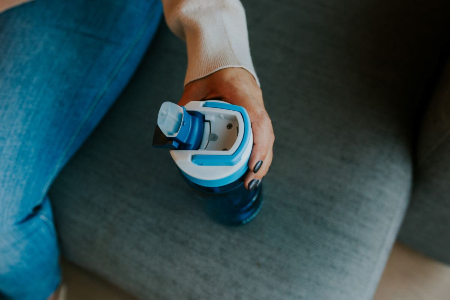 Bidon ze słomką Kambukka Lagoon 750 ml Crisp Blue – tritan, słomka do ostatniej kropli, schowany ustnik, lekka, szczelna, bez BPA, idealna na rower i siłownię, kolor: granatowy