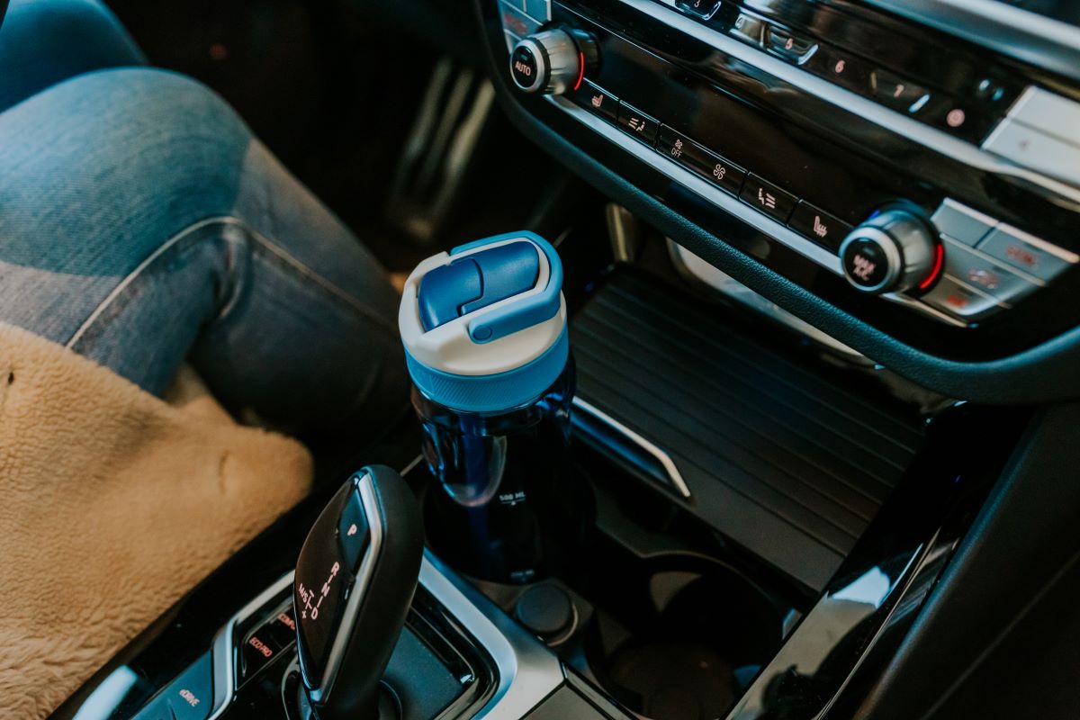 Bidon ze słomką Kambukka Lagoon 750 ml Crisp Blue – tritan, słomka do ostatniej kropli, schowany ustnik, lekka, szczelna, bez BPA, idealna na rower i siłownię, kolor: granatowy