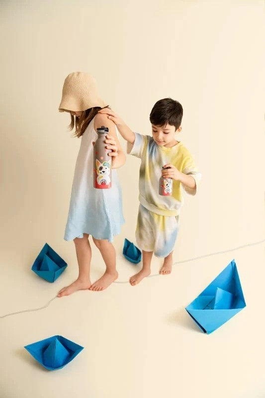 Butelka na wodę dla dzieci 24Bottles Lucky Dog – bezpieczna, lekka i szczelna butelka wielorazowa z matowym wykończeniem, wzór: pies