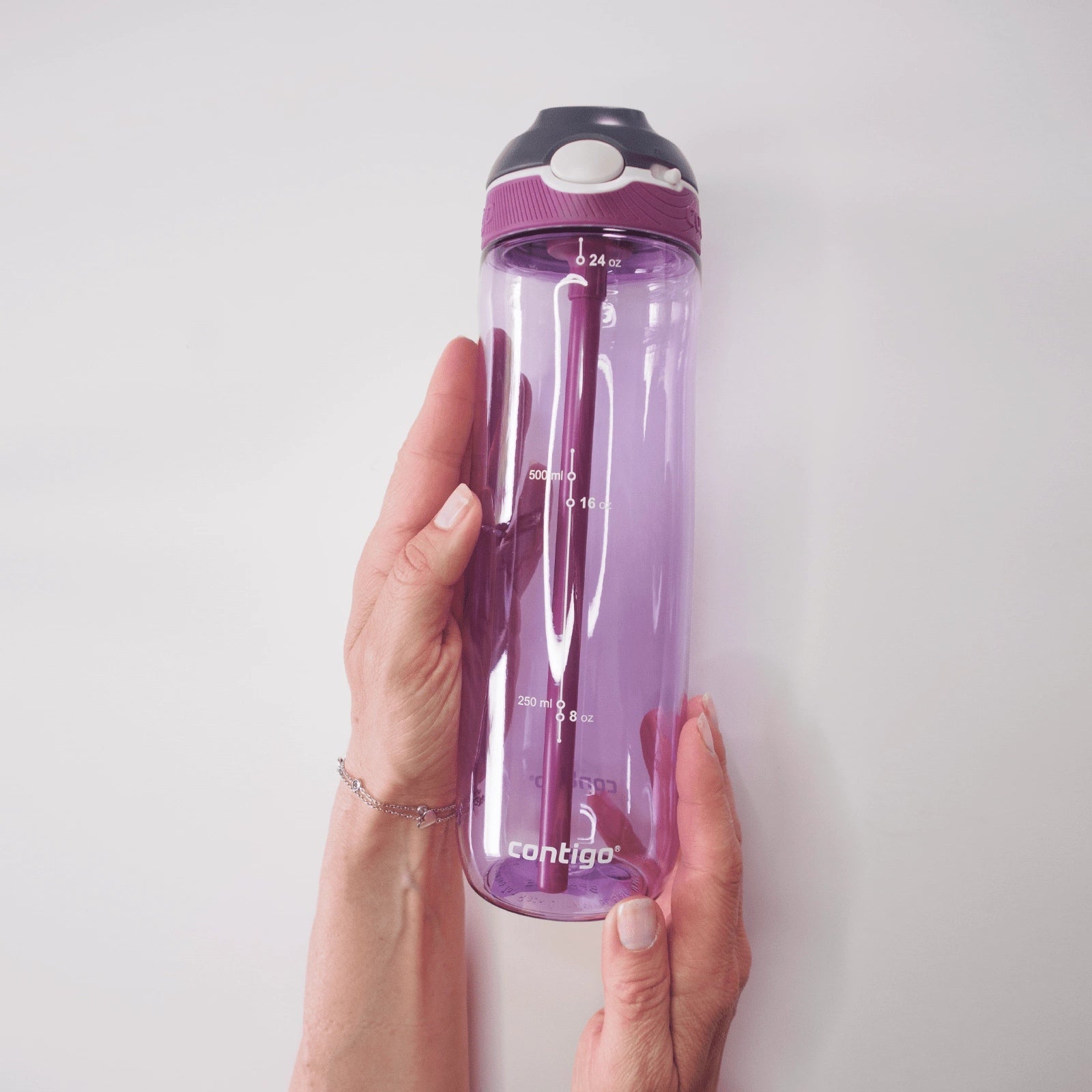 Contigo Ashland Passionfruit – butelka z recyklingu, ze słomką i ustnikiem AutoSpout®, szczelna i bezpieczna, kolor: fioletowy