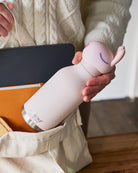 Asobu Bestie Bottle – różowa butelka termiczna 460 ml dla dzieci, uroczy wzór króliczka, słomka, stal nierdzewna, izolacja termiczna.