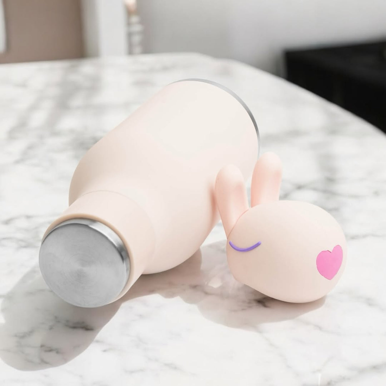 Asobu Bestie Bottle – różowa butelka termiczna 460 ml dla dzieci, uroczy wzór króliczka, słomka, stal nierdzewna, izolacja termiczna.