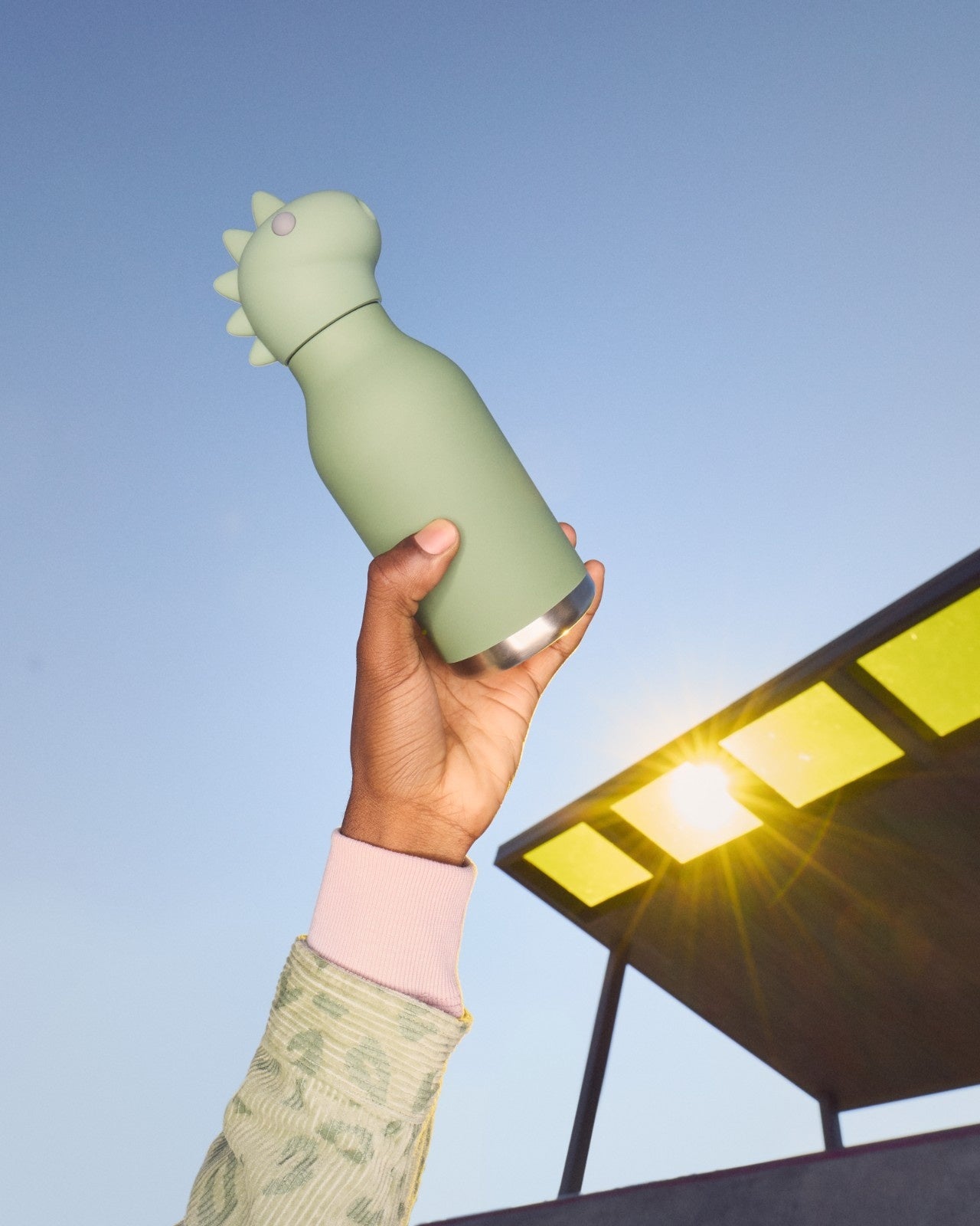 Asobu Bestie Bottle – zielona butelka termiczna 460 ml dla dzieci, uroczy wzór dinozaura, słomka, stal nierdzewna, izolacja termiczna.