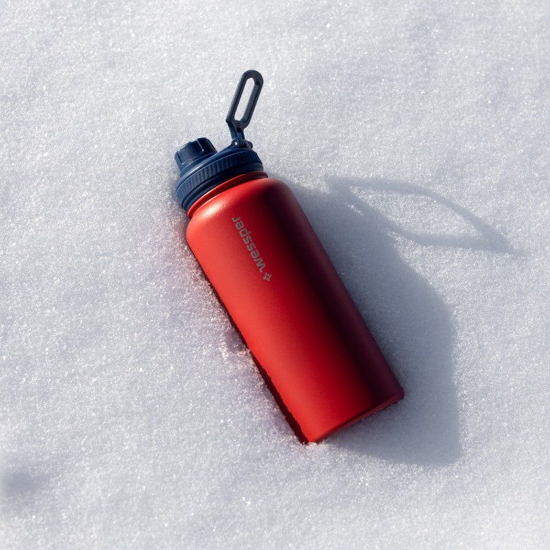 Wessper Thermosteel 1 l czerwona – stalowa butelka termiczna, utrzymuje ciepło 12 h, zimno 24 h, 3 zakrętki, szczelna.