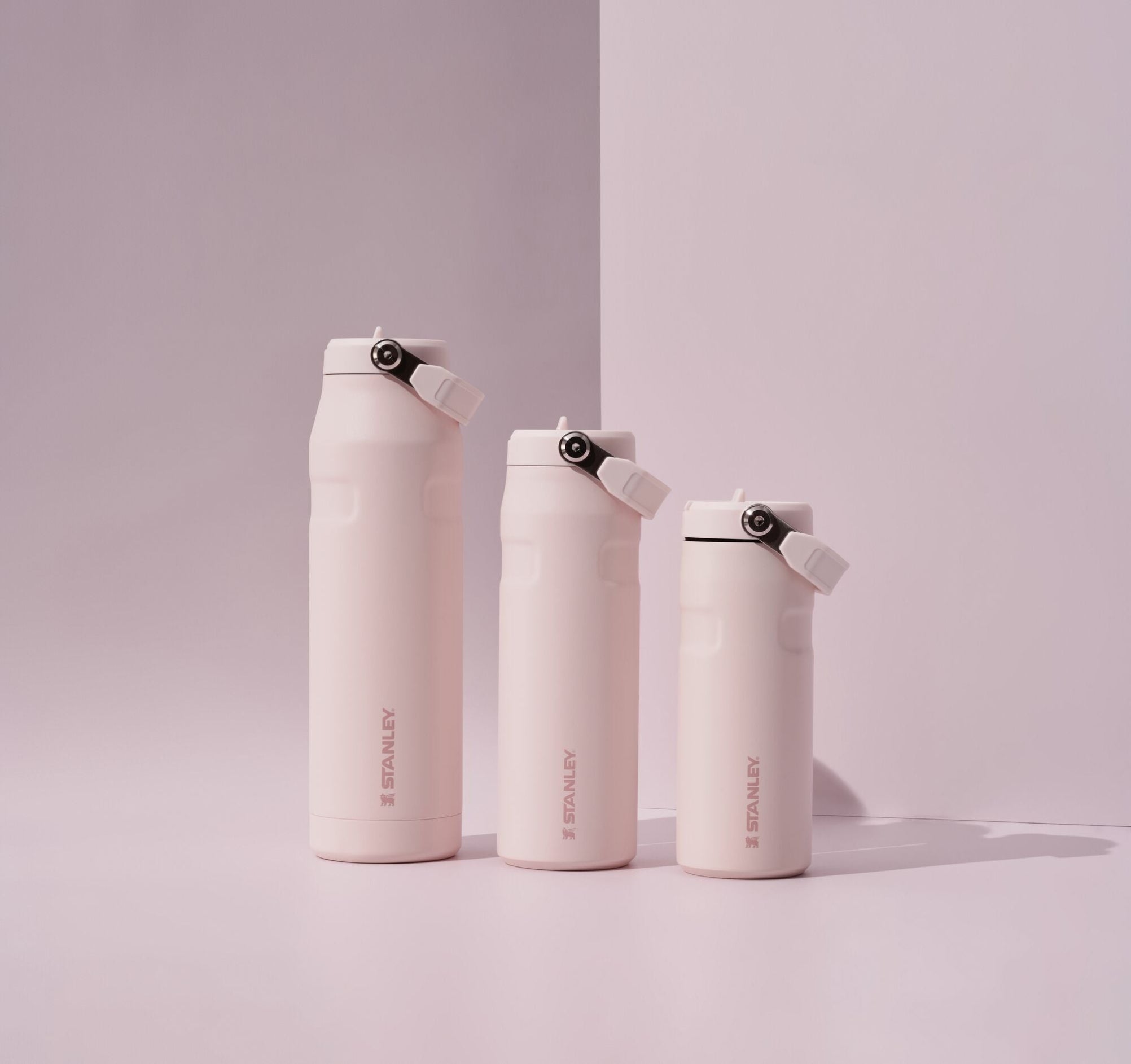 Stanley IceFlow™ Rose Quartz – ekologiczna butelka wielorazowa ze stali z recyklingu