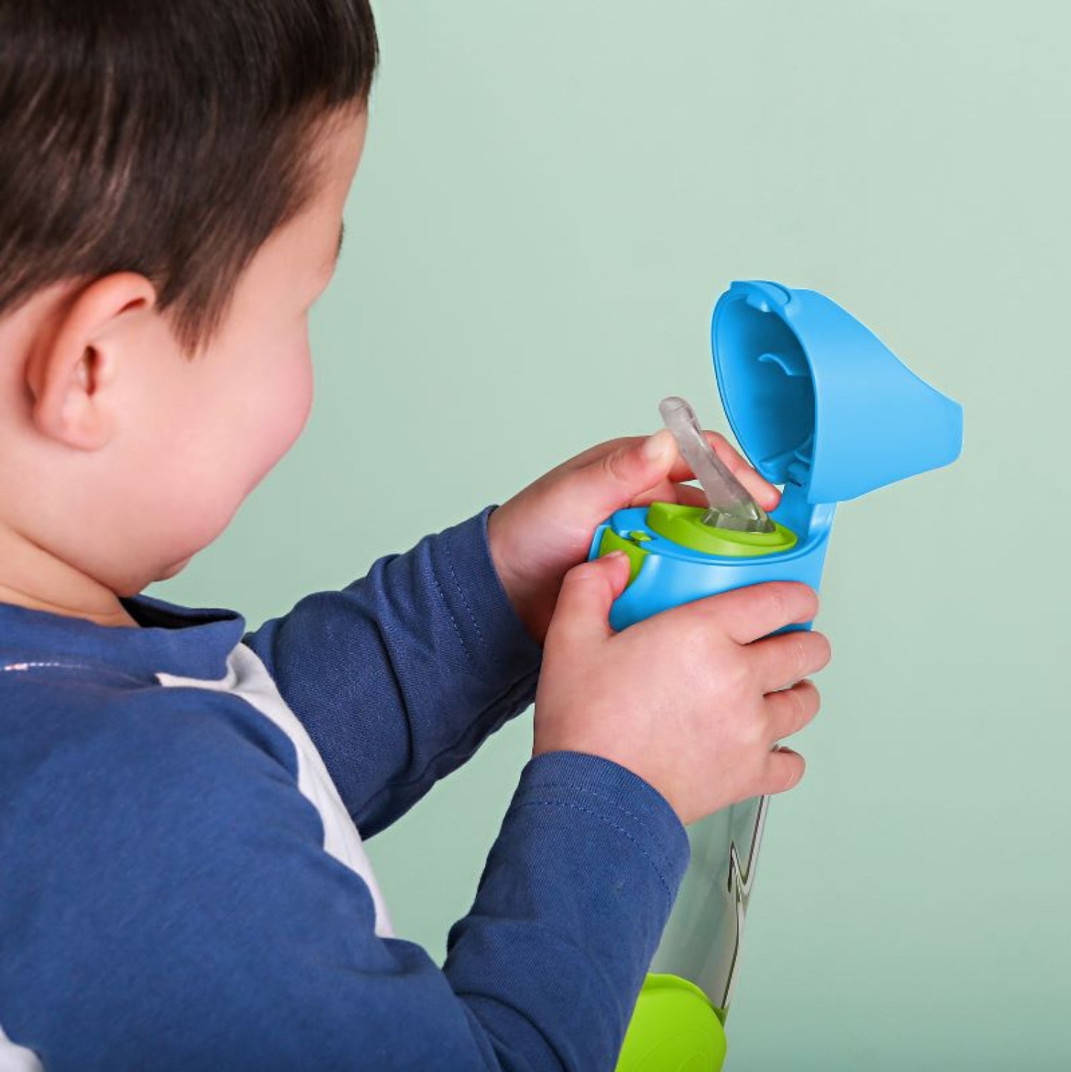 Butelka tritanowa ze słomką B.Box Ocean Breeze – szczelna, z silikonową słomką i zamknięciem na przycisk, kolor: niebieski