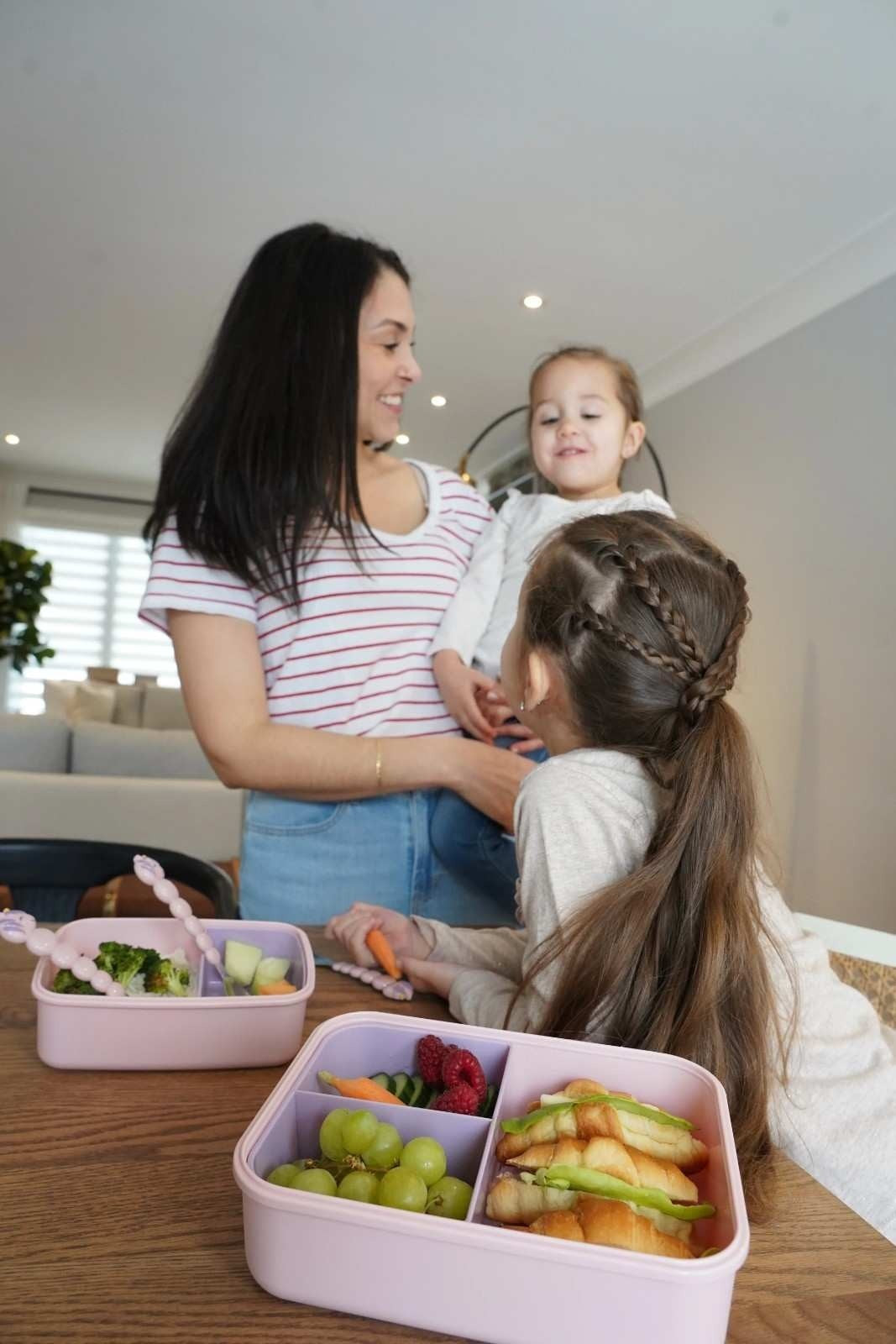 Duży lunchbox z wyjmowanymi przegródkami Melii Pink & Grey - 3 przegródki, 100% szczelności, łatwy do otwierania i bezpieczny dla zdrowia, silikon spożywczy, idealny do szkoły i pracy, kolor: różowy / szary