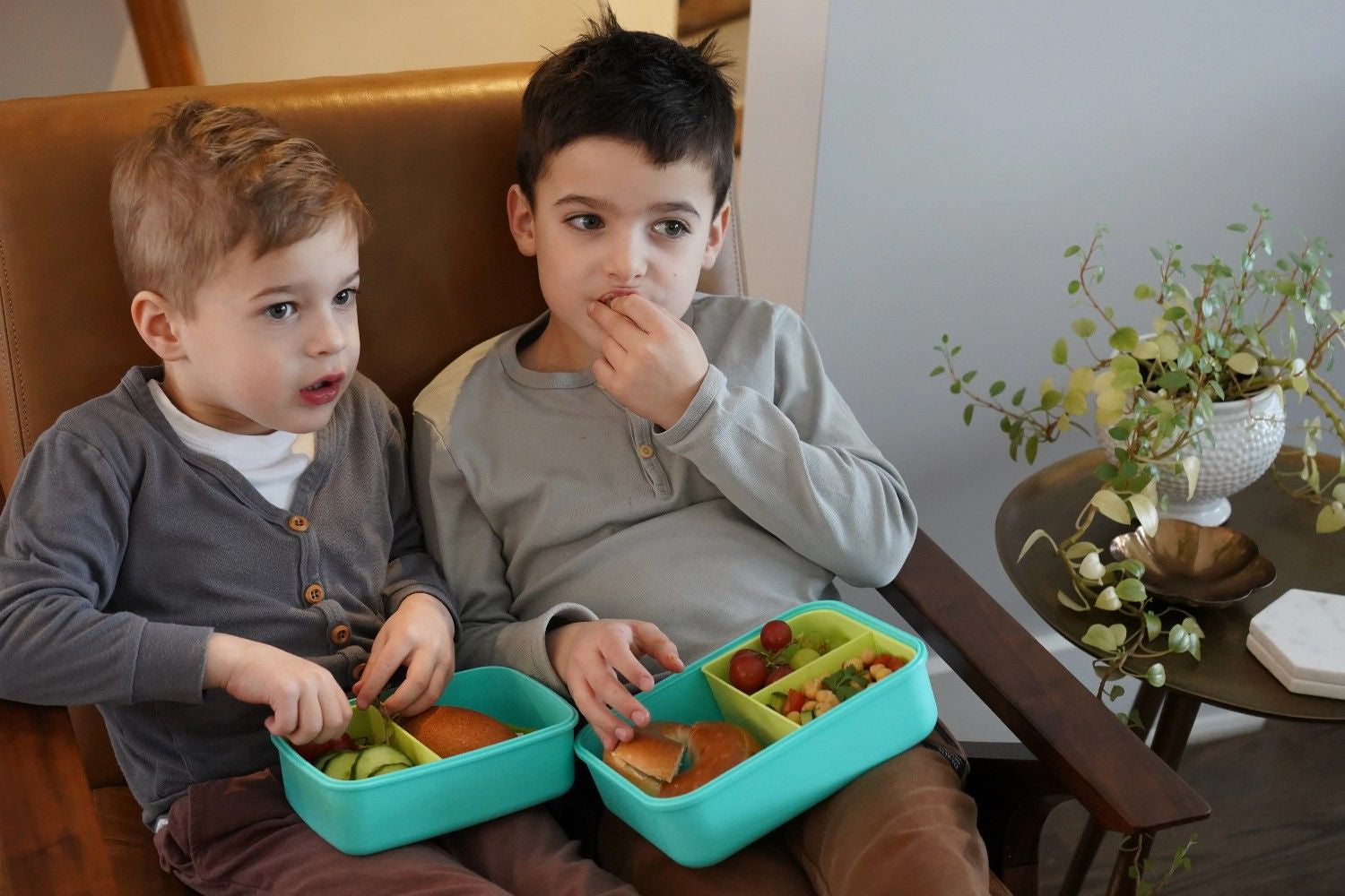 Duży lunchbox z wyjmowanymi przegródkami Melii Blue & Mint - 3 przegródki, 100% szczelności, łatwy do otwierania i bezpieczny dla zdrowia, silikon spożywczy, idealny do szkoły i pracy, kolor: niebieski / zielony