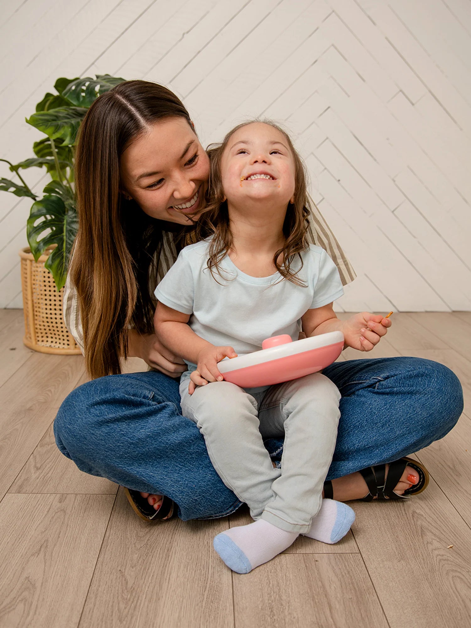 GoBe Large Snack Spinner – pojemnik na przekąski, interaktywny, szczelny i łatwy w obsłudze, kolor: coral pink