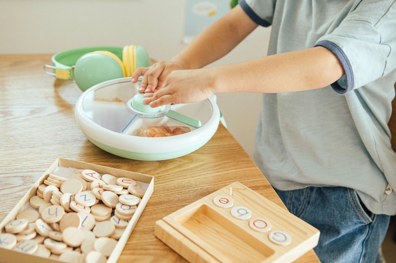 GoBe Large Snack Spinner – pojemnik na przekąski, interaktywny, szczelny i łatwy w obsłudze, kolor: mint green