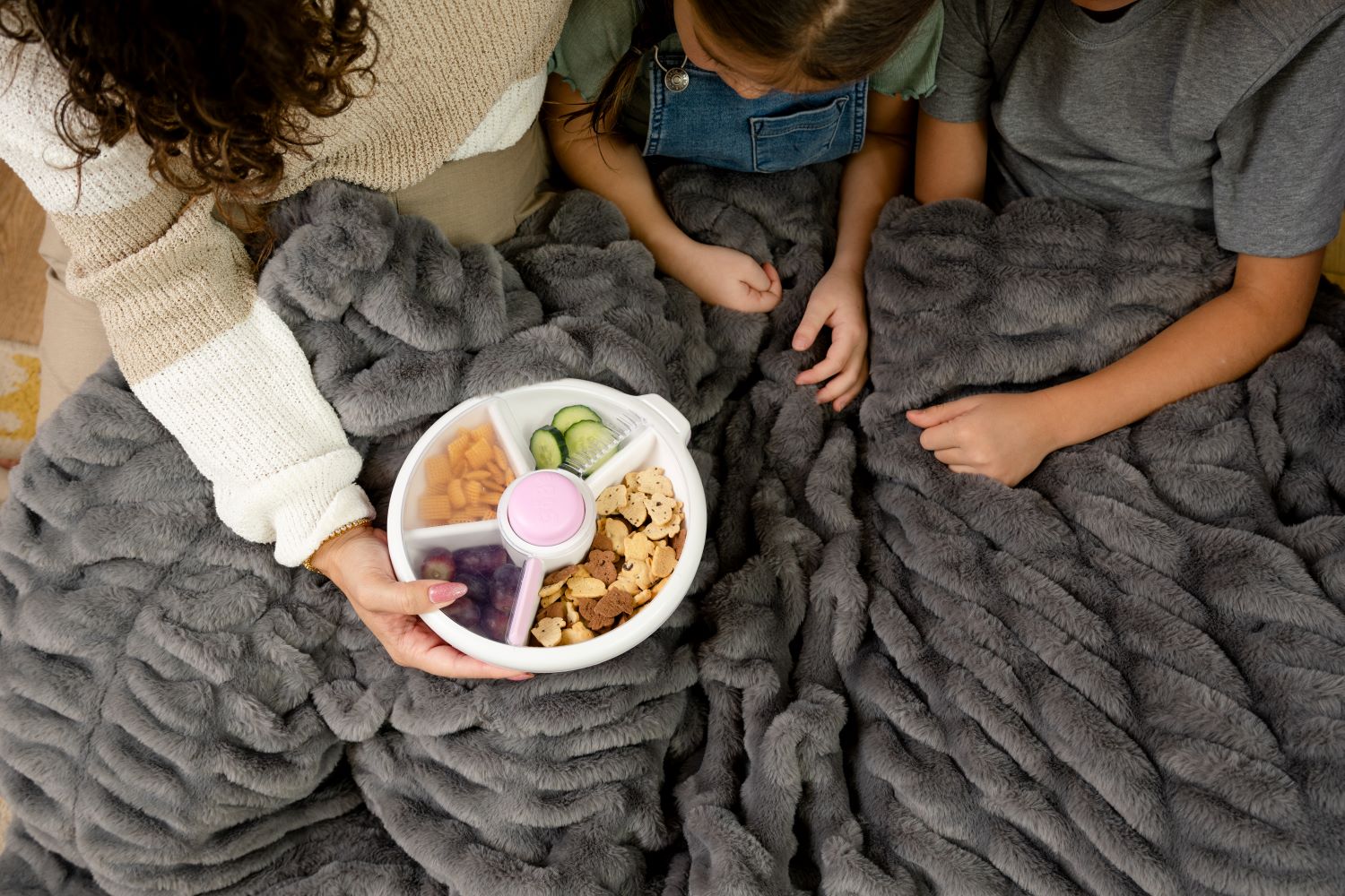 GoBe Large Snack Spinner – pojemnik na przekąski, interaktywny, szczelny i łatwy w obsłudze, kolor: taro purple