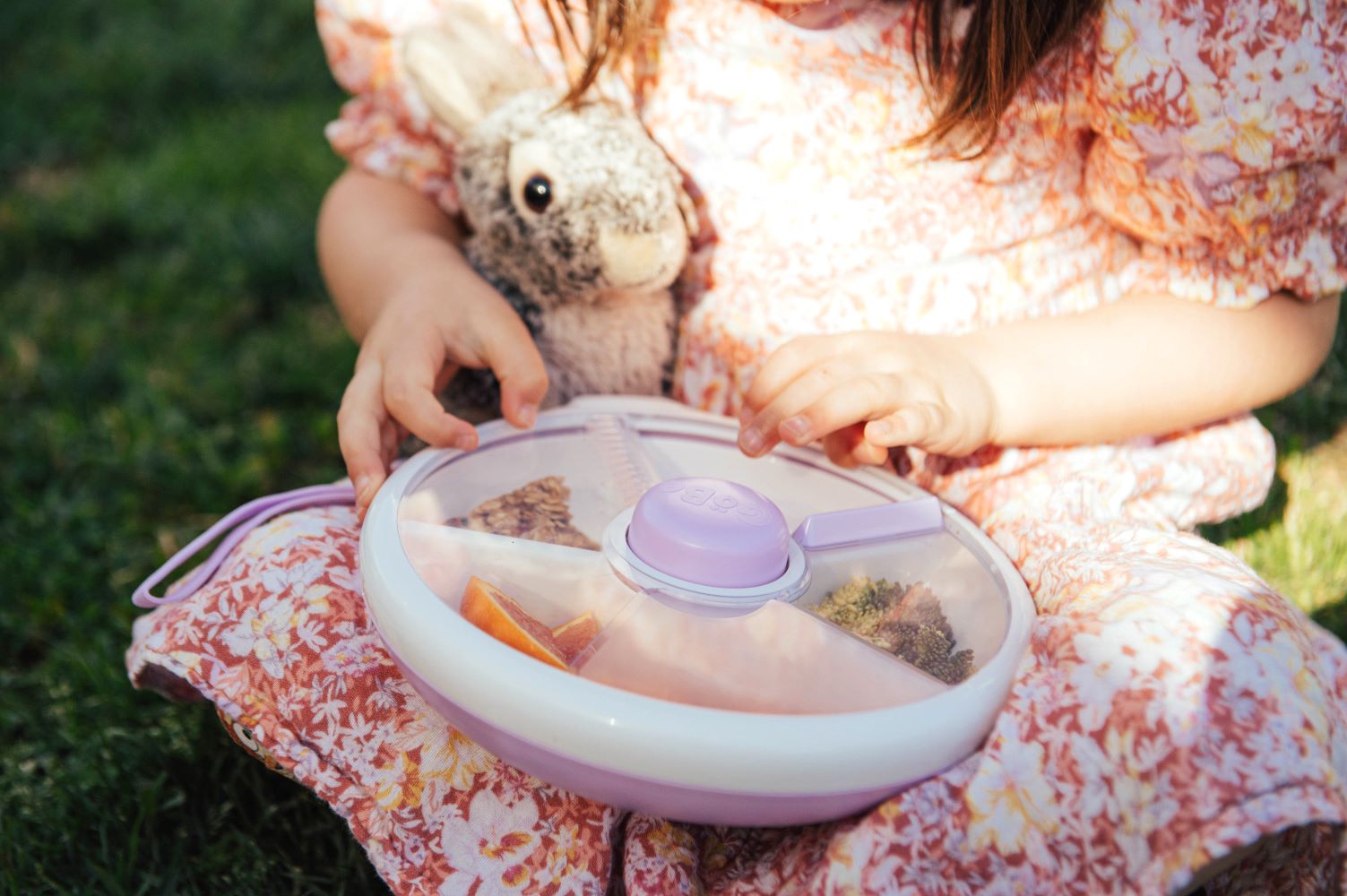 GoBe Large Snack Spinner – pojemnik na przekąski, interaktywny, szczelny i łatwy w obsłudze, kolor: taro purple