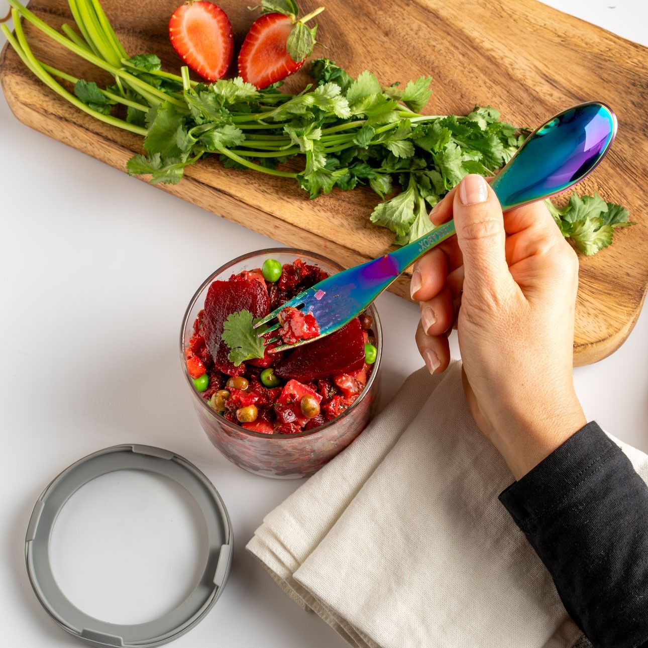 LEKKABOX SPORK RAINBOW – duży łyżkowidelec do jogurtu, dipów i musów, trwała stal, bez BPA, kolorowy i łatwy do zabrania w podróż