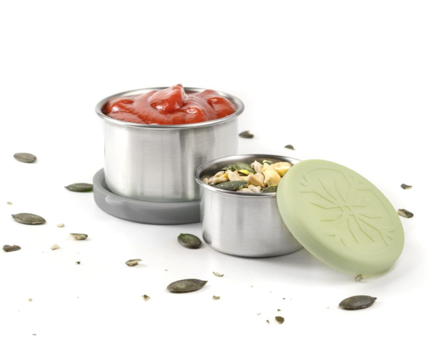 LEKKABOX® Dipper – zestaw 2 stalowych pojemników 50 ml i 100 ml na sosy, dipy i przyprawy, z szczelnymi silikonowymi pokrywkami.