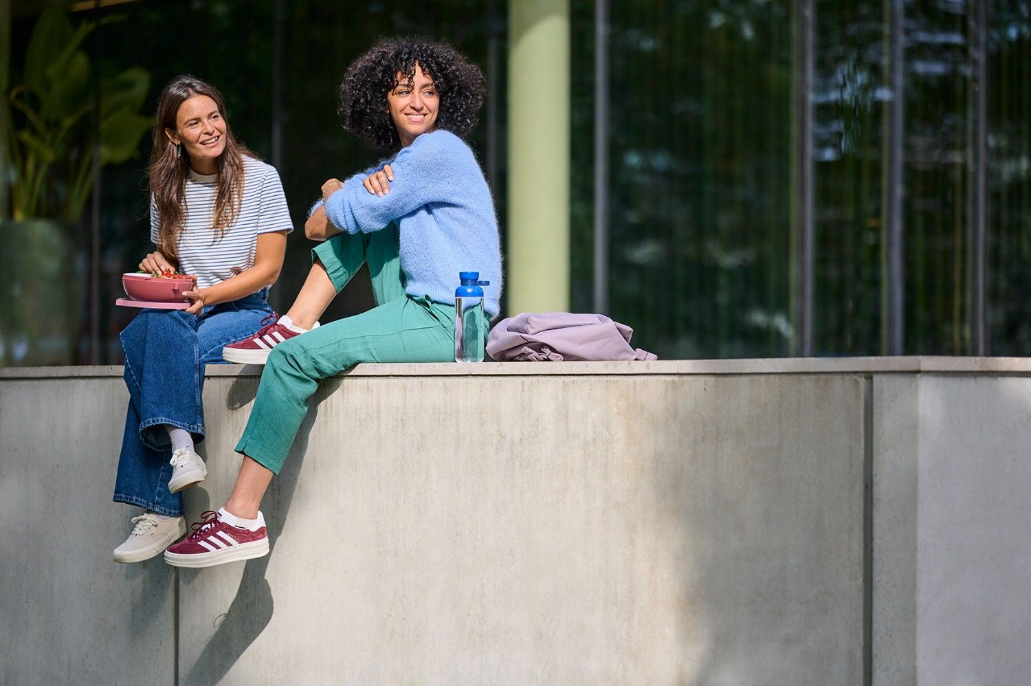 Dwupoziomowa czerwona miska na lunch Mepal Vita - duża pojemność, 5 przegródek, pojemnik na sos, szczelna, wyprodukowano w Europie
