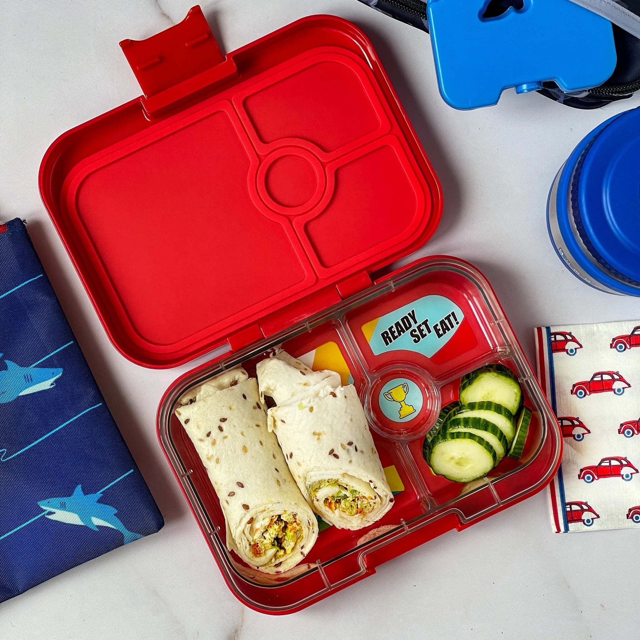 YUMBOX PANINO lunchbox, 4 przegródki, Roar Red/Race cars tray Yumbox Lunch Boxes & Totes | TwójLunchBox