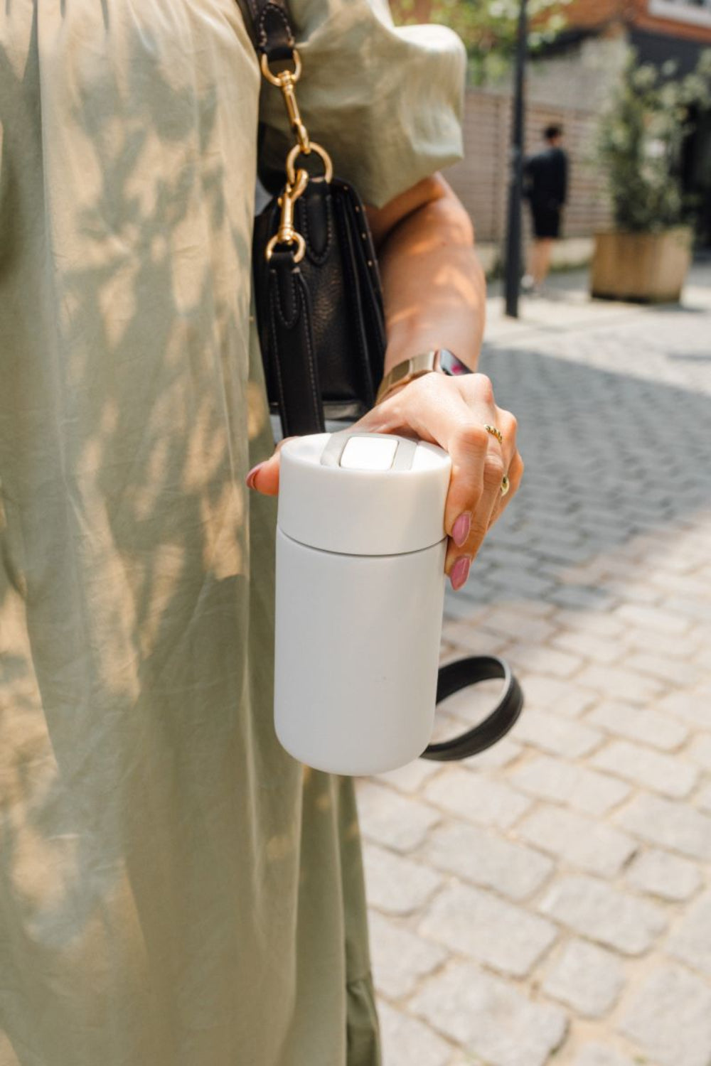 Kambukka Olympus 300 ml Marshmallow White – kompaktowy biały kubek termiczny, szczelny, One-Click, Snapclean®, utrzymuje ciepło 6h i zimno 11h.