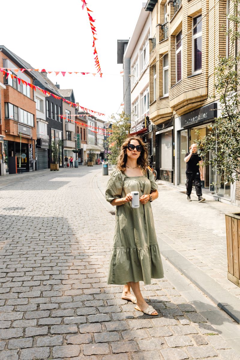 Kambukka Olympus 300 ml Marshmallow White – kompaktowy biały kubek termiczny, szczelny, One-Click, Snapclean®, utrzymuje ciepło 6h i zimno 11h.