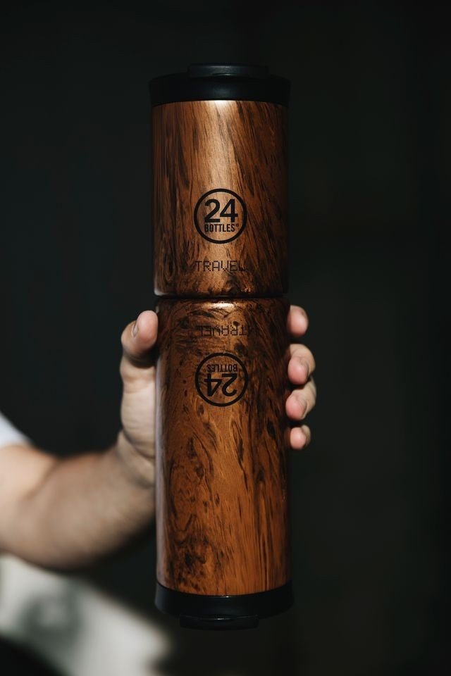 Kubek termiczny 24Bottles Sequoia Wood– 350 ml, stal nierdzewna, szczelny, trzyma ciepło 6 h i zimno 24 h.