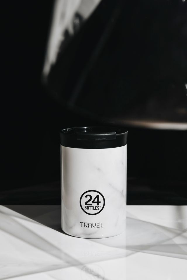 Kubek termiczny 24Bottles Carrara – 350 ml, stal nierdzewna, szczelny, trzyma ciepło 6 h i zimno 24 h, kolor: biały